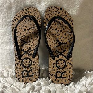 5$ Roxy Leopard Print Sandals - Black and Brown
New without tags